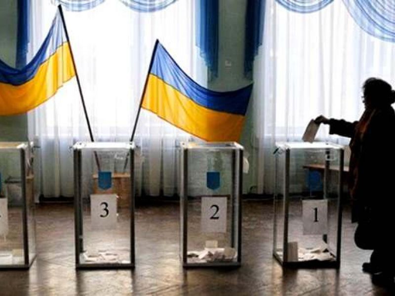 Украинцы не изменяют привычке отдавать голоса, ориентируясь на партийных лидеров - эксперт