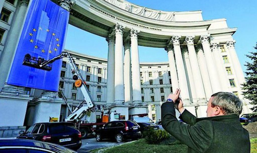 Безвизовый режим с ЕС для украинцев снова откладывается 