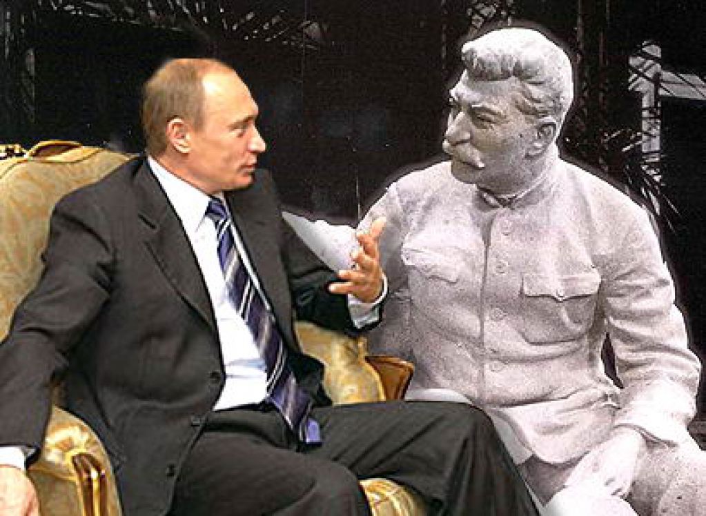 Даже Сталин не воевал на два фронта. Куда уж Путину?