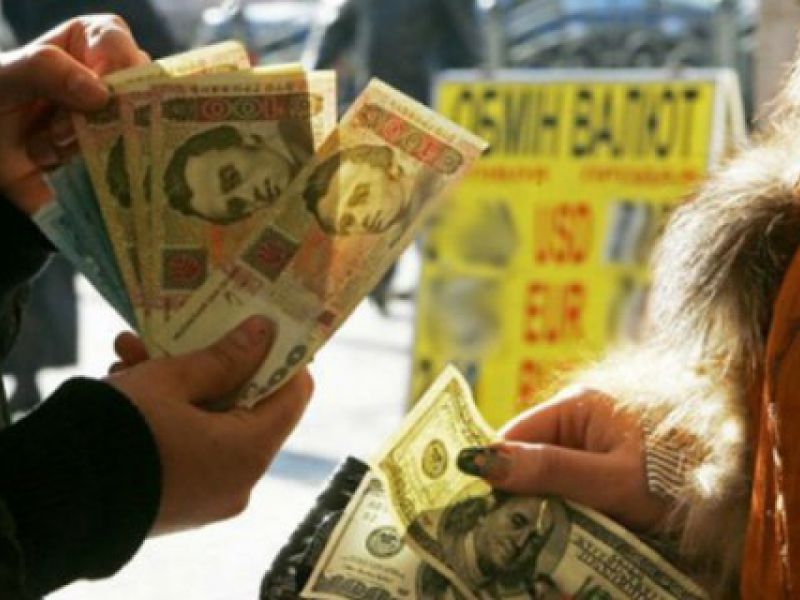 НБУ и МВД «открыли охоту» на валютчиков и менял