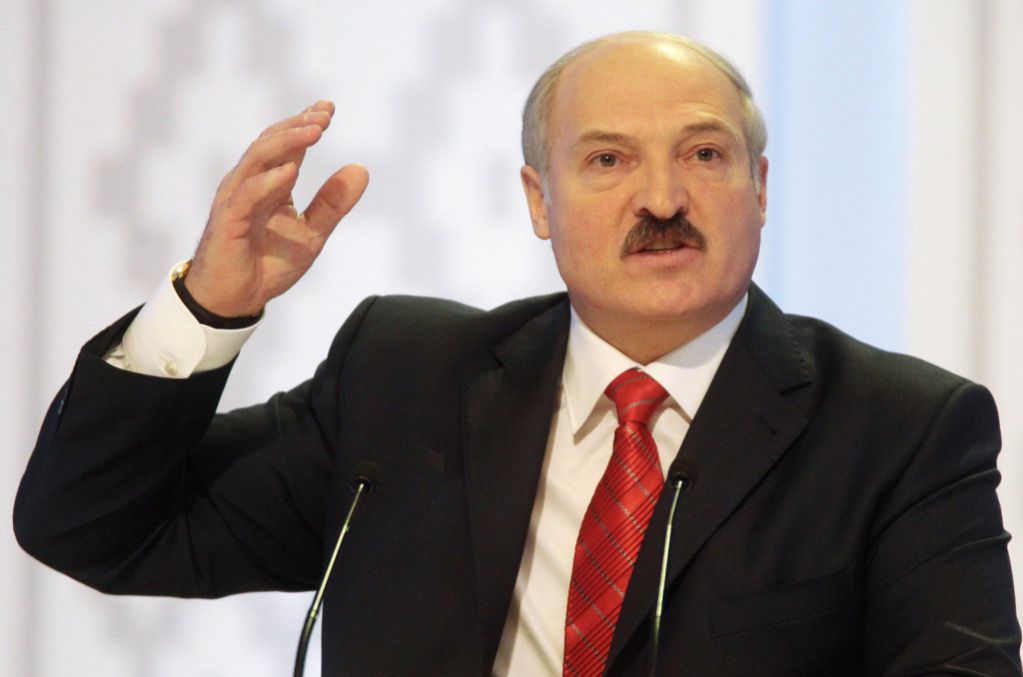 Эксперты: Лукашенко эксплуатирует миротворческую идею в своих интересах