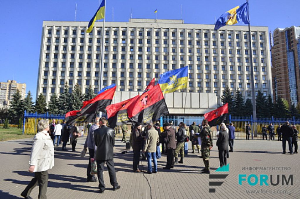 Под стенами ЦИК снова требуют провести люстрацию среди кандидатов в депутаты. ФОТО