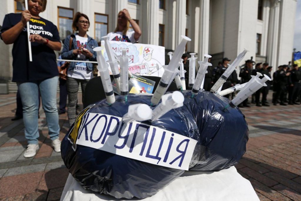Борцы с коррупцией будут зарабатывать больше депутатов и министров