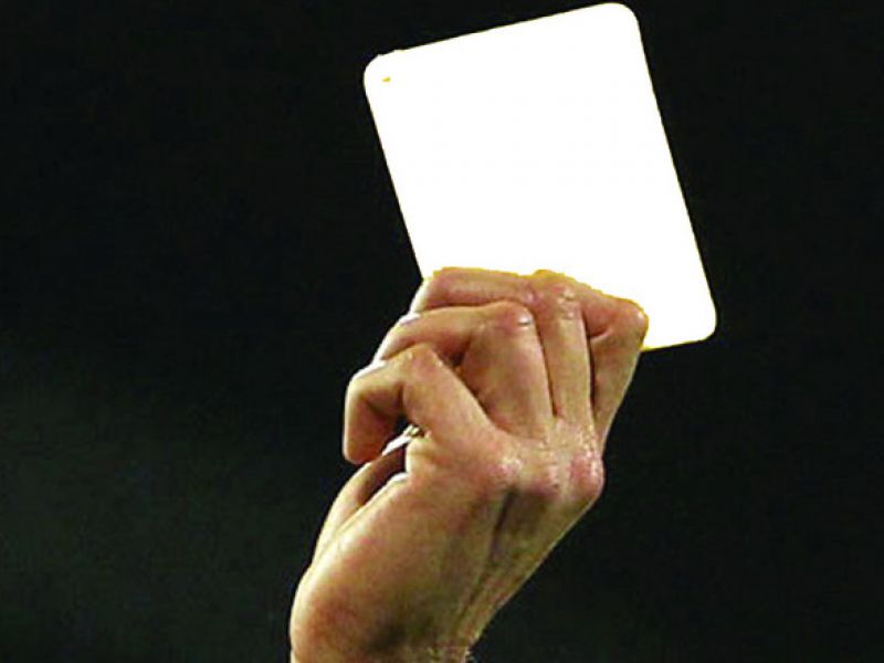 Мишель Платини хочет ввести в футбол «белую карточку»