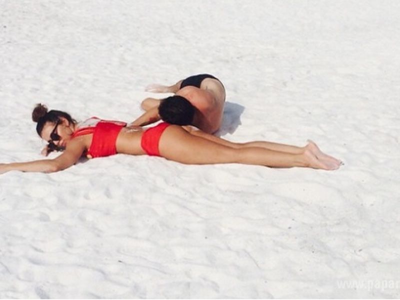 Анна Седокова приобщила нового возлюбленного к пляжным шалостям. ФОТО        