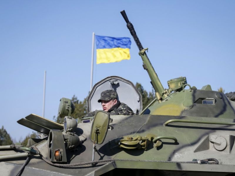80% украинцев поддержали армию материально