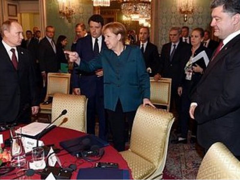 Порошенко продолжает консультироваться у Меркель