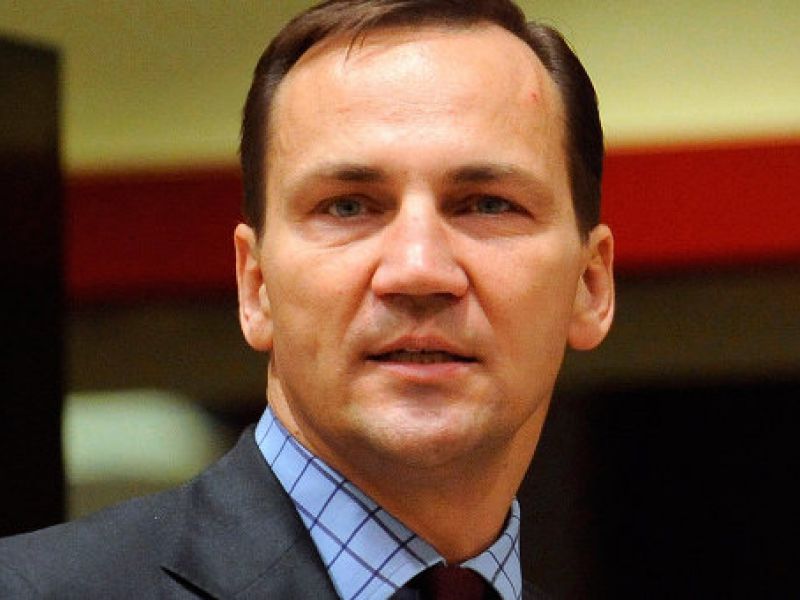 СМИ: В Польше уже подыскали замену Радославу Сикорскому
