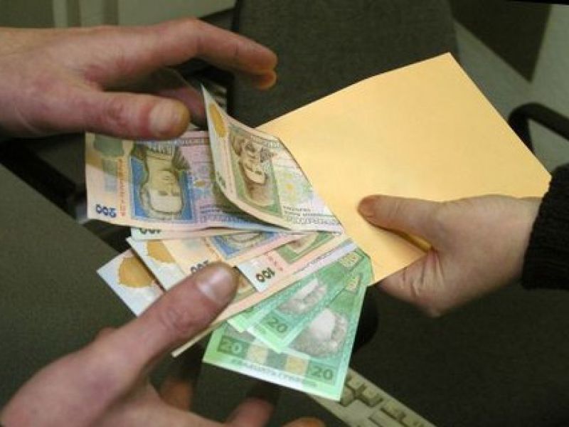 Украинская теневая схема: более половины украинцев живут на «черную» зарплату 