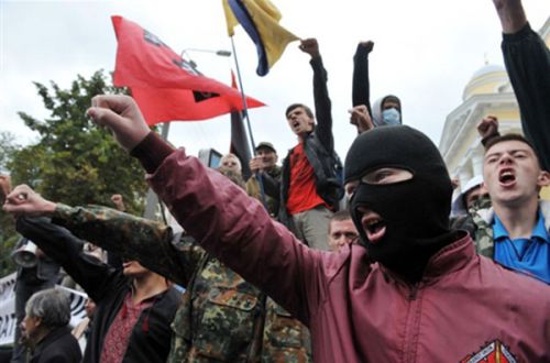 Национализм берет столицу, но оставляет Львов?