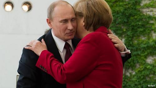 Меркель перепутала педали: обещала «жать» на Россию, а «наехала» на Украину