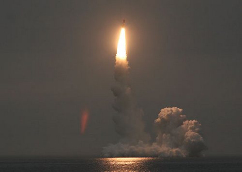 Москва поиграла «Булавой» и пульнула ракету в Баренцевом море 
