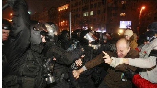 Разгон студентов на Евромайдане: след людей Януковича