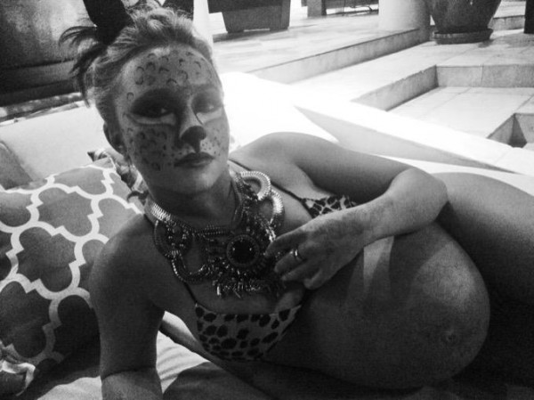 Невеста Кличко превратилась в пузатенького леопарда. ФОТО