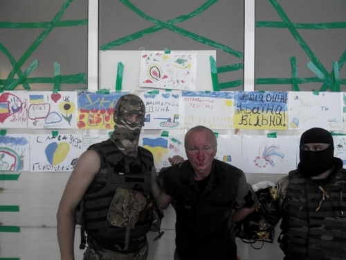 Донецкие «киборги» затасовали боевиков под кресла. ФОТО