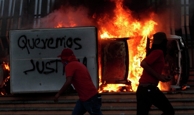 Похищение студентов в Мексике обернулось штурмом правительства