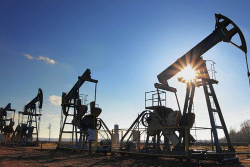 Добыча в США обваливает мировые цены на нефть