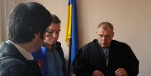 Автомайдановцы «проведали» судью времен Януковича. ВИДЕО