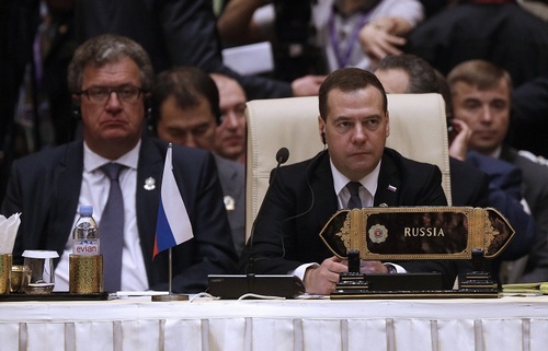 Медведев о санкциях: Наши люди начинают привыкать