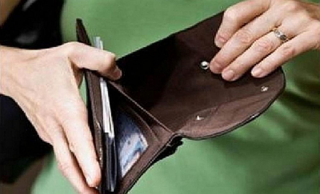 Бюджетники под Новый год могут остаться без зарплат 