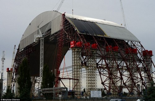 В Чернобыле подходит к концу возведение арки саркофага для АЭС