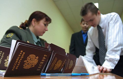 Россияне при получении паспорта будут клясться родину любить