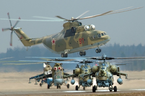 Российские вертолеты замечены над Арабатской стрелкой. ВИДЕО