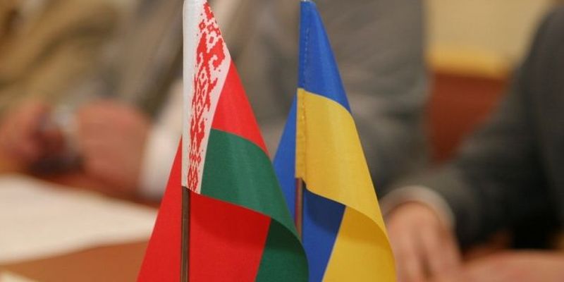 Отечественный МИД инициирует разбирательство в связи с запретом украинских флагов в Минске. ФОТО