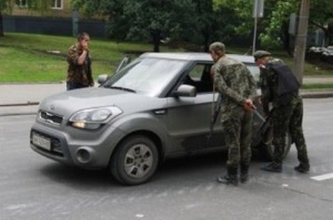 Бандиты из ЛНР «раздаривают» автомобили, отжатые у луганчан. ВИДЕО