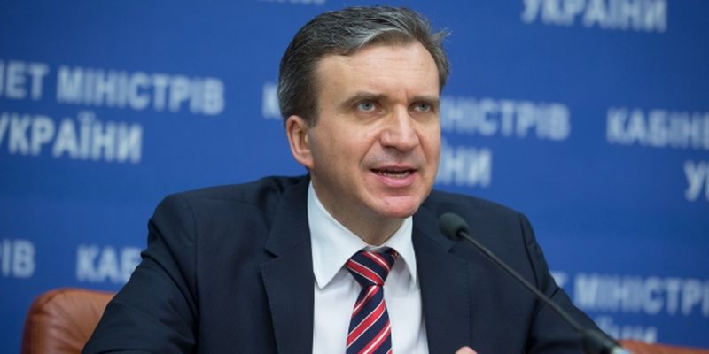 Экс-министр экономики: К Новому году украинцы могут получить доллар за 20 грн