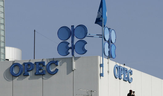 ОПЕК отказалась снижать уровень добычи нефти. Что скажет Кремль? 