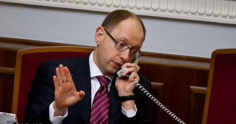 Медведев решил узнать дела Яценюка по телефону