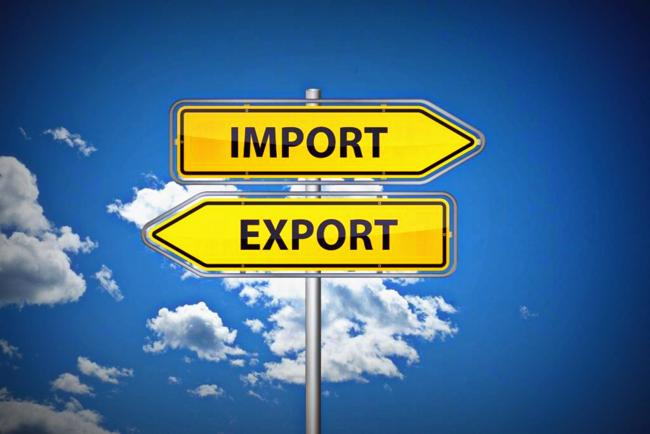 Импорт российских товаров сократился наполовину