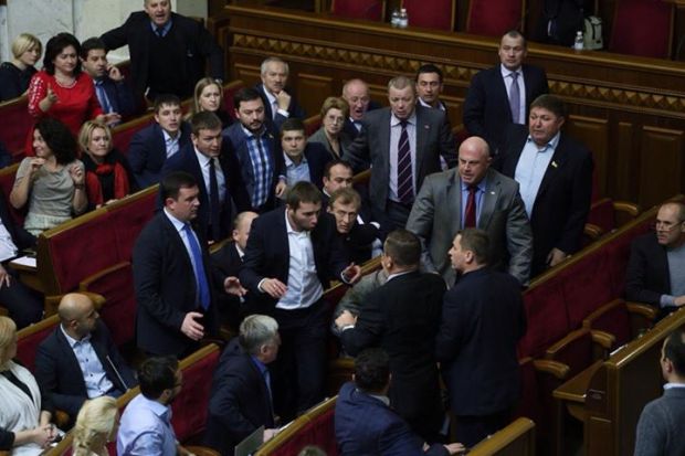 Парасюк открыл сезон драк в новом парламенте