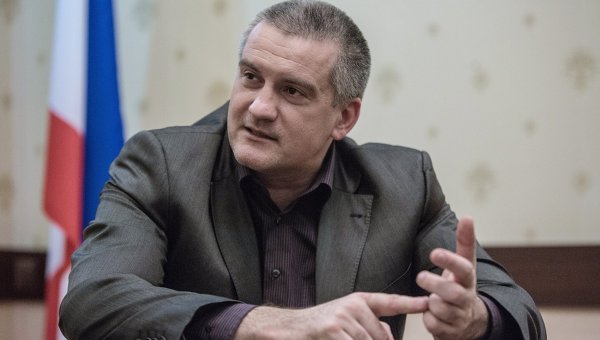 Аксенов потирает руки: Украина не оставит Крым без света