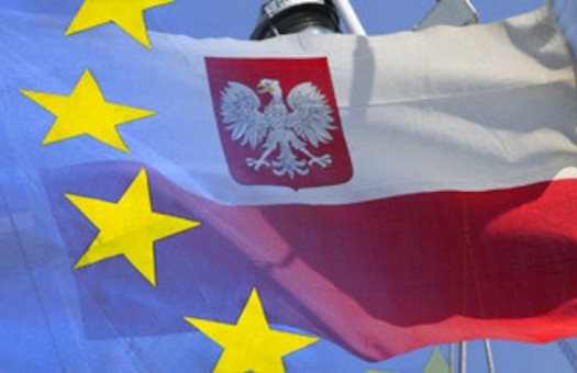 Польша начала выдавать визы украинцам на два года