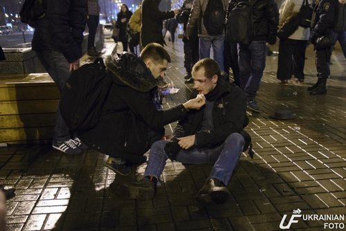 Два французских болельщика в Киеве ранены из ружья, одного ударили ножом. ФОТО