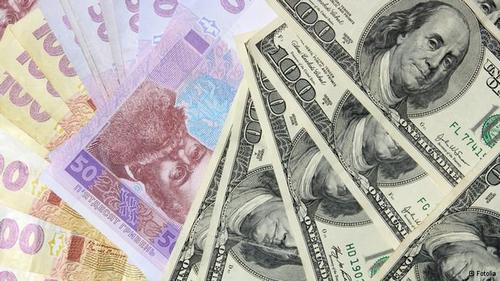 Украинцы кинулись избавляться от доллара
