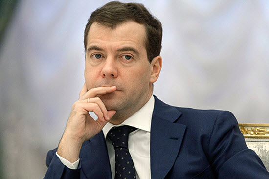 Медведев будет «помогать» оккупированным территориям Донбасса