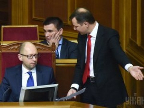Политолог: Яценюк не убедит Ляшко и независимых депутатов урезать социальные выплаты