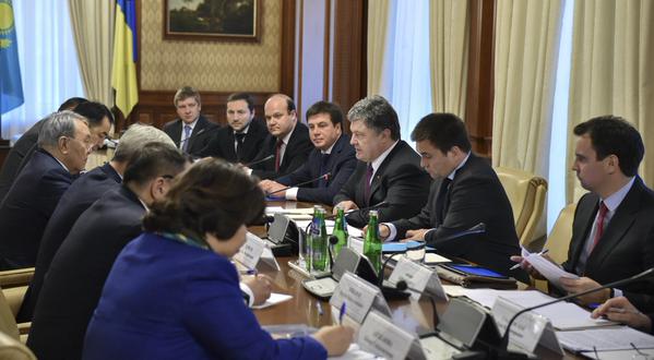 Порошенко и Назарбаев договорились о поставках угля и военном сотрудничестве