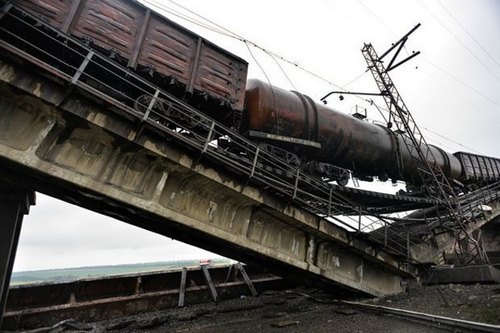 В Мариуполе подорван железнодорожный мост