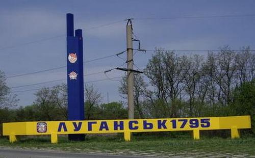 В Луганске активизировались боевики: гонят технику и бензовозы