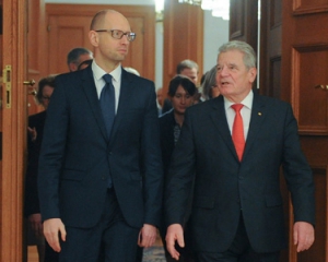 Арсений Яценюк пообщался с германским президентом 