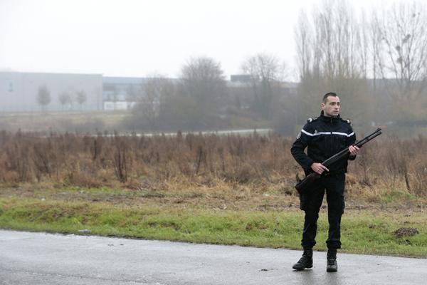АТО во Франции: полиция окружила террористов Куаши, ведутся переговоры. ФОТО