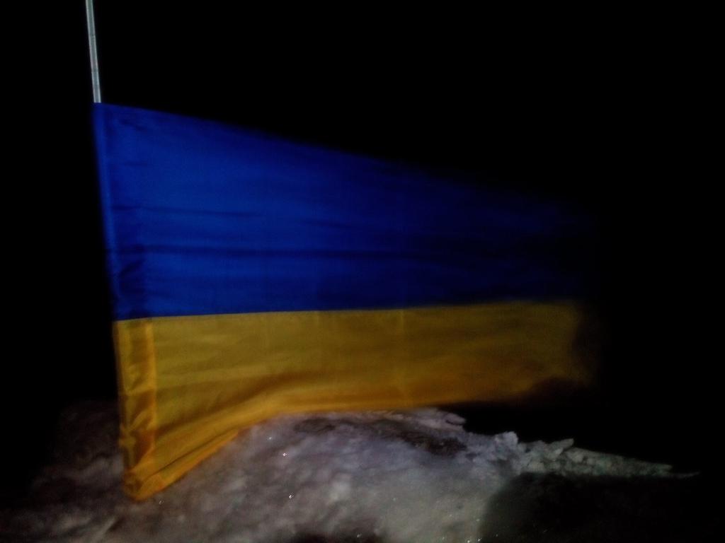 За украинский флаг, реявший на самой высокой горе Крыма, дают на аукционе лишь 11 грн. ФОТО