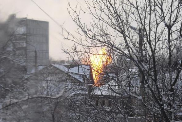В Донецке из-за взрывов пылает газопровод