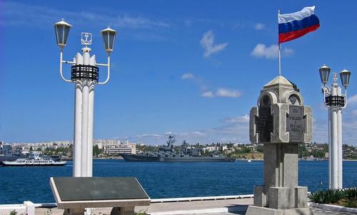 Тихая война: В Севастополе попортили «лицо» Путину. ФОТО