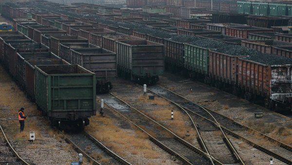 Захарченко отправил в Украину 5 вагонов «угля-невидимки»