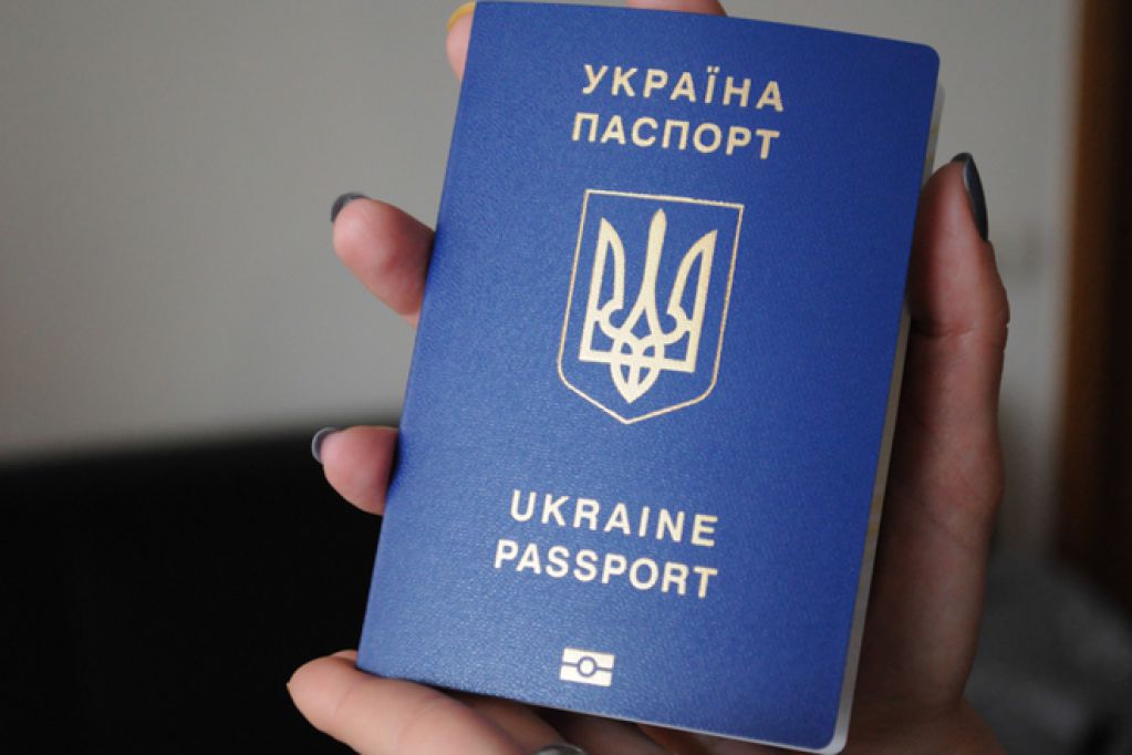 Очереди и казусы. Как в Киеве оформить биометрический паспорт